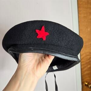 Black Beret Hat with Red Star Size 7½